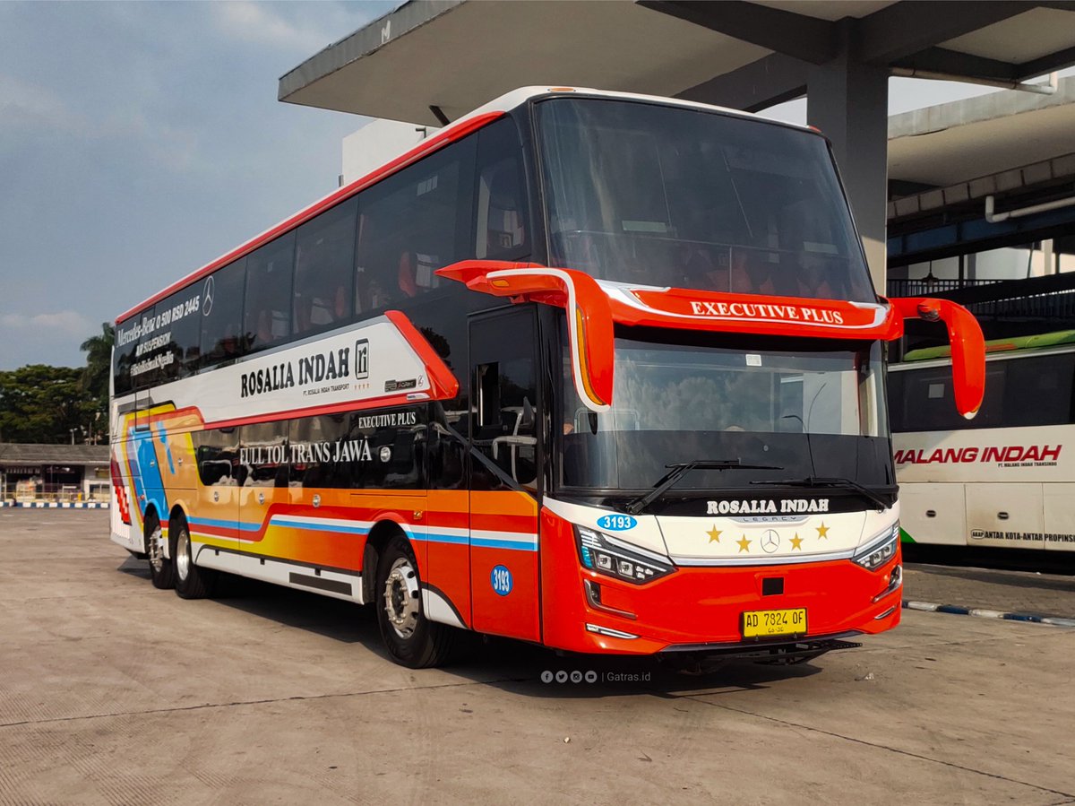 gatras_id's tweet photo. Yang sore ini rolling rute Malang-Surabaya-Cirebon-Sumedang-Bandung menggantikan armada Double Decker.

• Rosalia Indah
• AKAP
• SR3 XXHD Ultimate
• MB 2445 Euro 5
• Eksekutif Plus

📌 Terminal Arjosari, Malang https://t.co/3nkzfANFgD