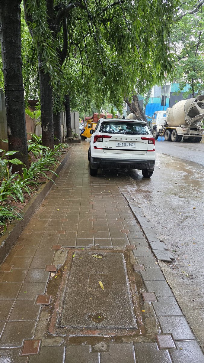 Car no MH 14 LU 6678 parked on footpath, near Hotel Ishan, Model Colony
<a href="/PuneCityTraffic/">पुणे शहर वाहतूक पोलीस</a> please take necessary action