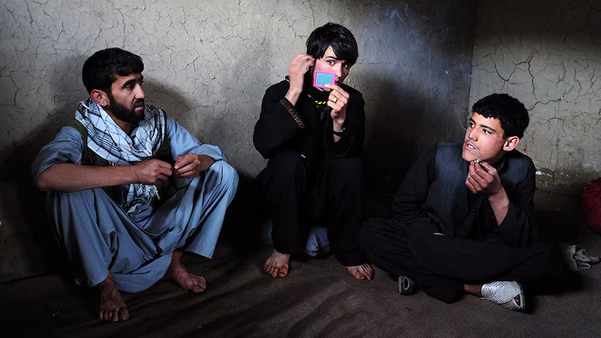 Pierre-Marie Sève (@pierremarieseve) on Twitter photo Comment expliquer la surreprésentation statistique des Afghans et Pakistanais dans les crimes sexuels et péd0philes ?
La dernière étude de l’<a href="/InstitutJustice/">Institut pour la Justice</a> pointe du doigt le « bacha bazi », une pratique péd0phile traditionnelle dans certaines régions d’Asie centrale.
Un Comment expliquer la surreprésentation statistique des Afghans et Pakistanais dans les crimes sexuels et péd0philes ?
La dernière étude de l’<a href="/InstitutJustice/">Institut pour la Justice</a> pointe du doigt le « bacha bazi », une pratique péd0phile traditionnelle dans certaines régions d’Asie centrale.
Un