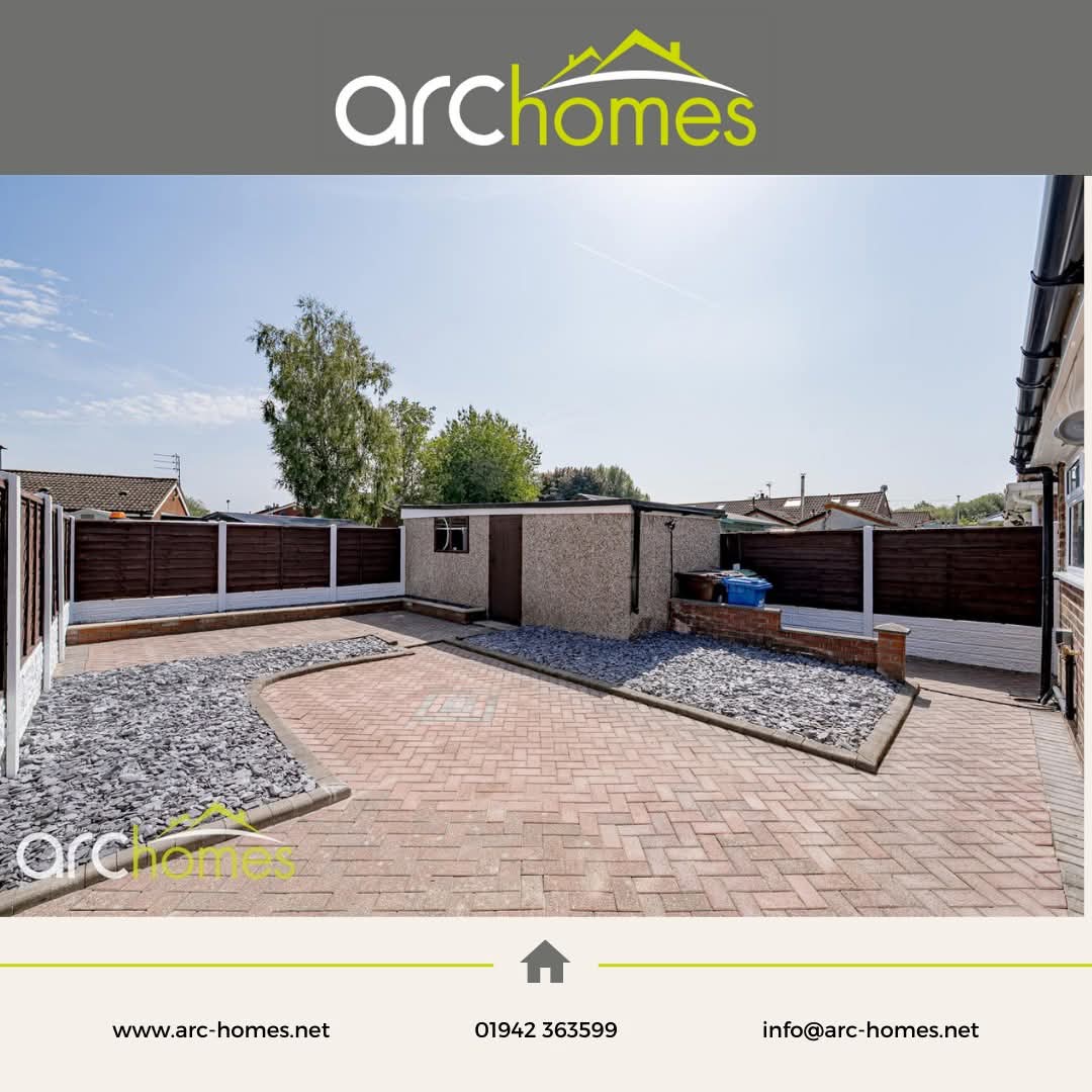 ArcHomesUK's tweet photo. 💚Absolutely stunning 2 bedroom true bungalow positioned within a sought after spot. This beautiful home has recently been refurbished to a high standard and boasts generous accommodation together with low maintenance gardens  &amp; no onward chain
🏠 Maple Avenue #HindleyGreen #WN2 https://t.co/tCmHm5hBs2
