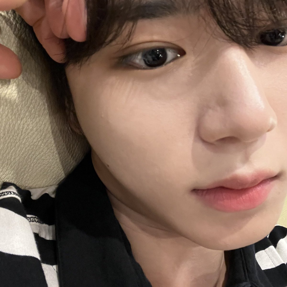 na_nseo's tweet photo. キムジュンソがどのくらい頭が良いかというと、韓国では等級制があって上位4%以上が1等級で最高なんですが、高校時代の全国模試で1等級の基準が物理42点、化学39点だった時に物理48点、化学42点をたたき出しているので全国で圧倒的上位4%以上の理系男子なんですね…めろ…い… #ボイプラ2 https://t.co/tq7eVKogD1