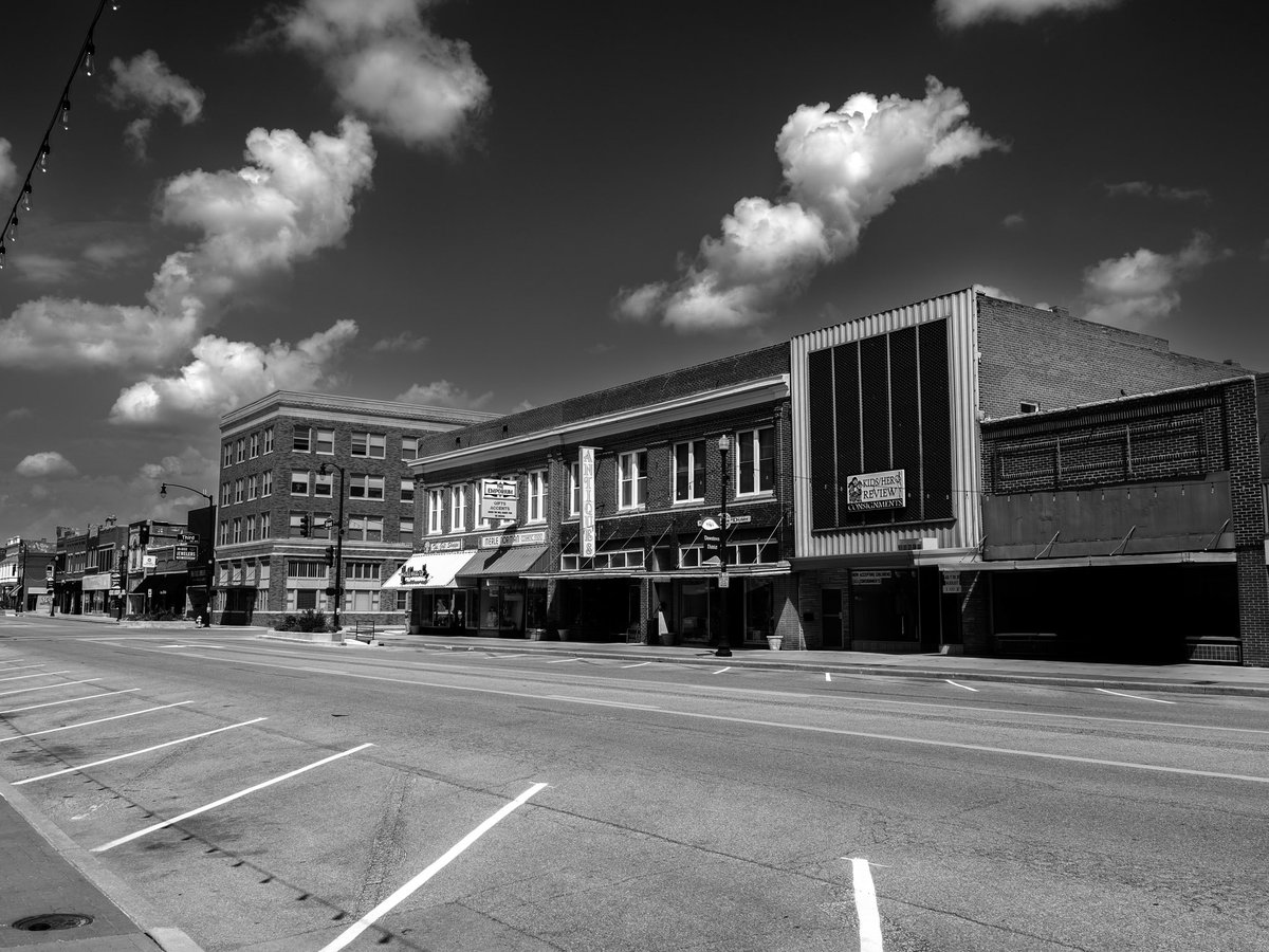 DayTrippinMike's tweet photo. Daytrippin Sunday brought my wife and I to Ponca City OK. It was Sunday so almost everything was closed, which made it good for photography. Haha
#PoncaCity #Oklahoma #Archetecture https://t.co/IkG38qLeXR