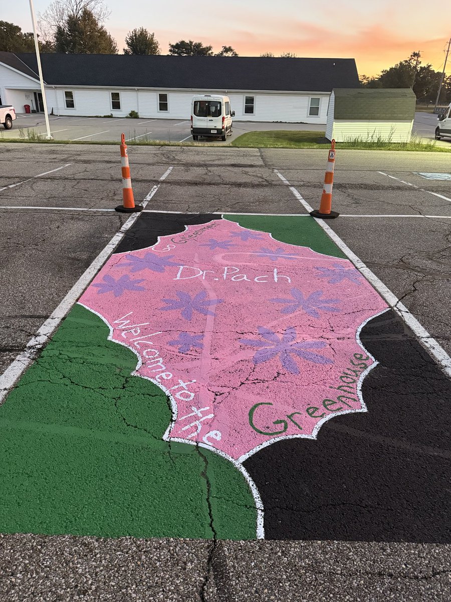 Ashley Pach tweet media