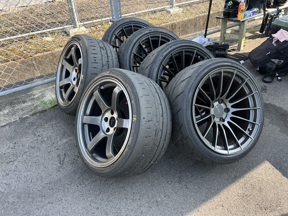 10Jに255/35は結構色んなタイヤ試しましたが今のところ71RSの感じが一