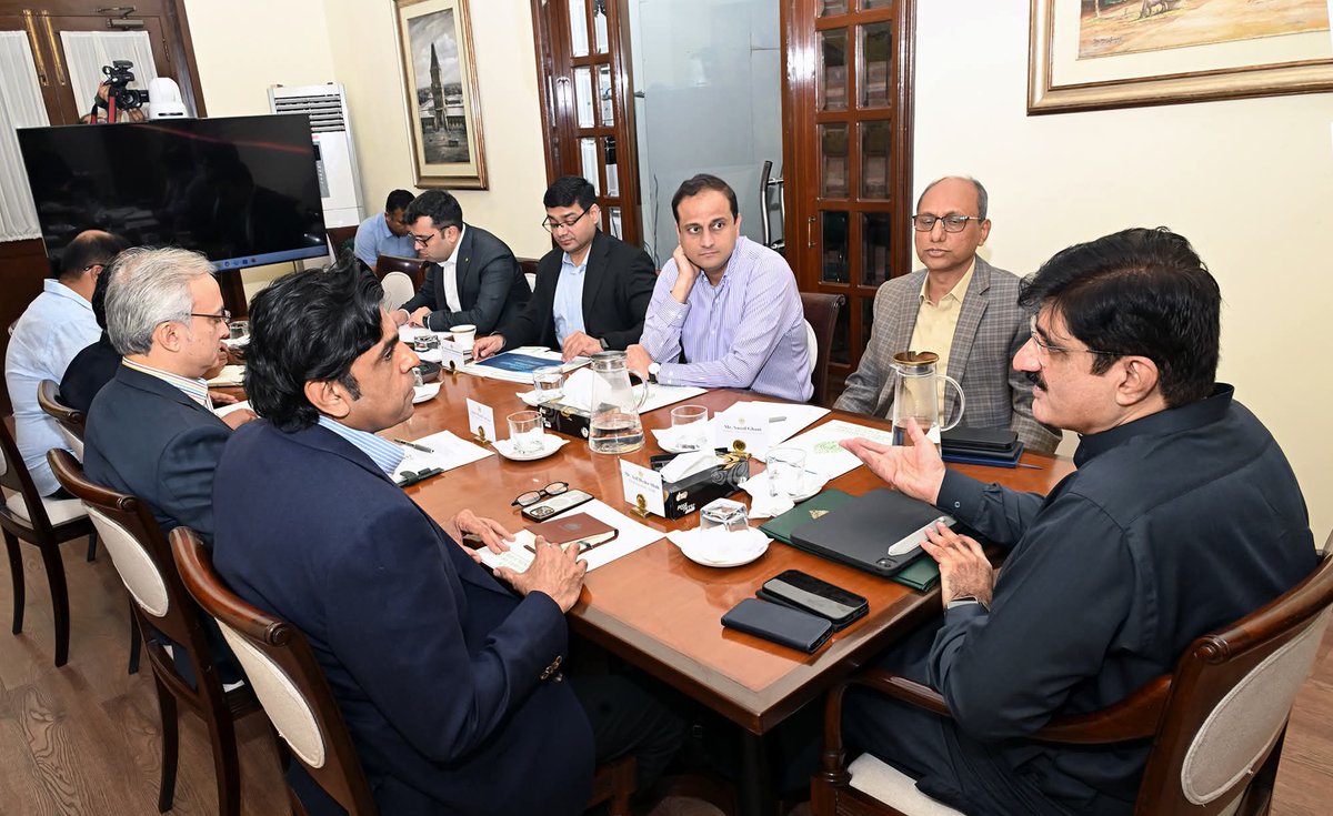 وزیر اعلیٰ سندھ سید مراد علی شاہ کی زیر صدارت بارشوں سے متعلق اجلاس

 آج رات سے کراچی میں بارش کی پیش گوئی ہے، وزیر اعلیٰ سندھ کو اجلاس میں بریفنگ

 نشیبی علاقوں سے برساتی پانی نکالنے کیلئے 120 سکشن گاڑیاں تیار ہیں، میئر کراچی

150 کے قریب نالوں کی صفائی کا کام جاری ہے ، وزیر