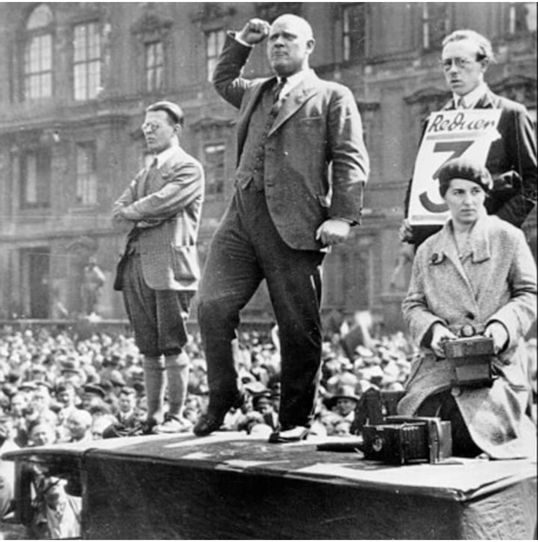 #TalDíaComoHoy de 1944 fue fusilado Ernst Thälmann líder del Partido Comunista de Alemania durante la República de Weimar.