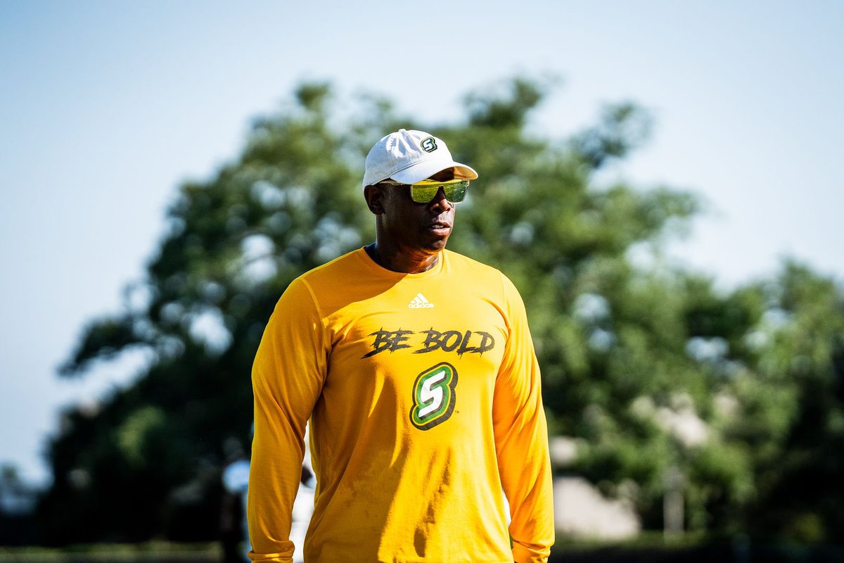 #MondayEnergy Focus on the things you can control… #LaserFocus Celebrate your wins this week no matter how small. Continue to stack good days with daily habits of showing up and working hard. #PositiveResults #TheyCallMeCoach #LionsUp