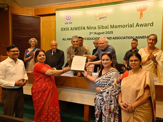 aiwefa's tweet photo. All India Women’s Education Fund Association (AIWEFA) is pleased to recognise the outstanding work done by MANOVIKAS CHARITABLE SOCIETY, DELHI empower persons living with disability.The commendation was presented by Dr Karan Singh ji and Shri Kapil Sibal. 
Congratulations... https://t.co/9JXvNAq1hS