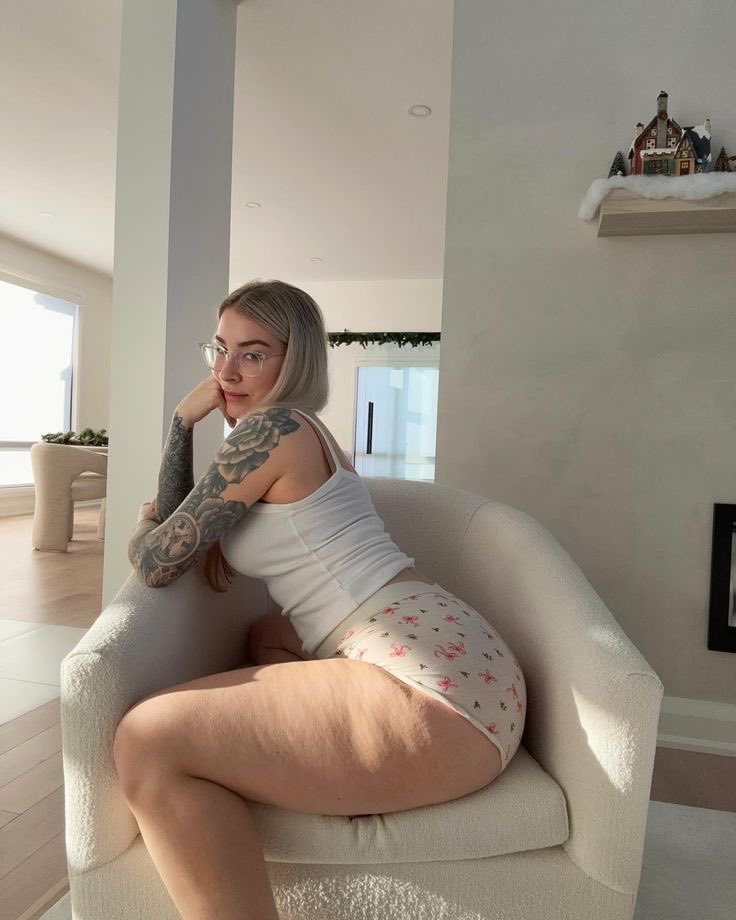 mirabel606's tweet photo. Crushing on myself 🥰✨🤭 https://t.co/YJOrmdpU1D