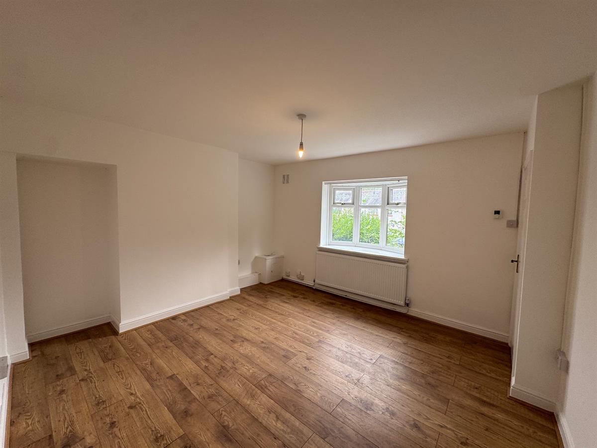 New to market - 2 Bed Terraced House, Townhill Road, Mayhill, Swansea, £900pcm. View details: smart-lettings.co.uk/propertydet.as…