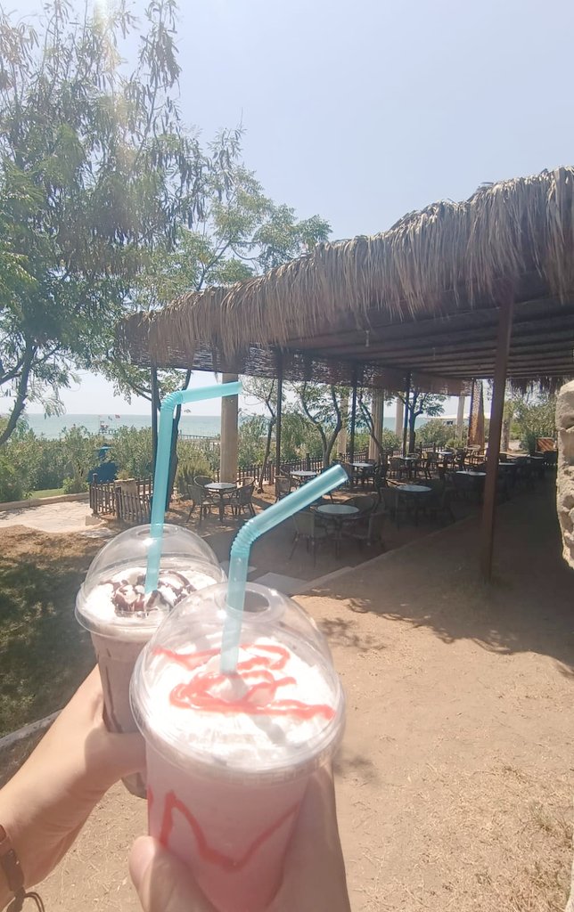 06sun0606's tweet photo. 🧋konunun renklerle alakası yok 🏖 https://t.co/VizsEwGX0h