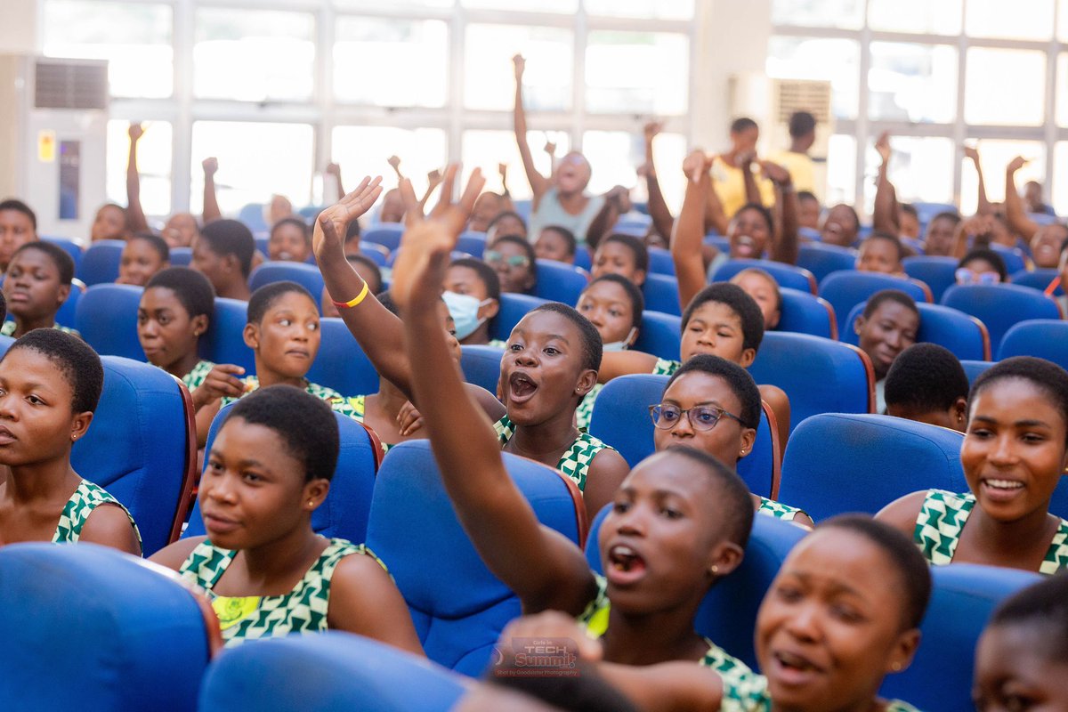 hannyy_y's tweet image. Honoured to have MC’d the Girls in Tech Summit 2025 🙌🏽
Over 20 SHSs, inspiring speakers and amazing young girls ready to take up space in Tech, AI &amp;amp; Web3 🚀👩🏽‍💻
Grateful for the experience 💙

#GirlsInTech #TechSummit #WomenInSTEM #EmpowerHer