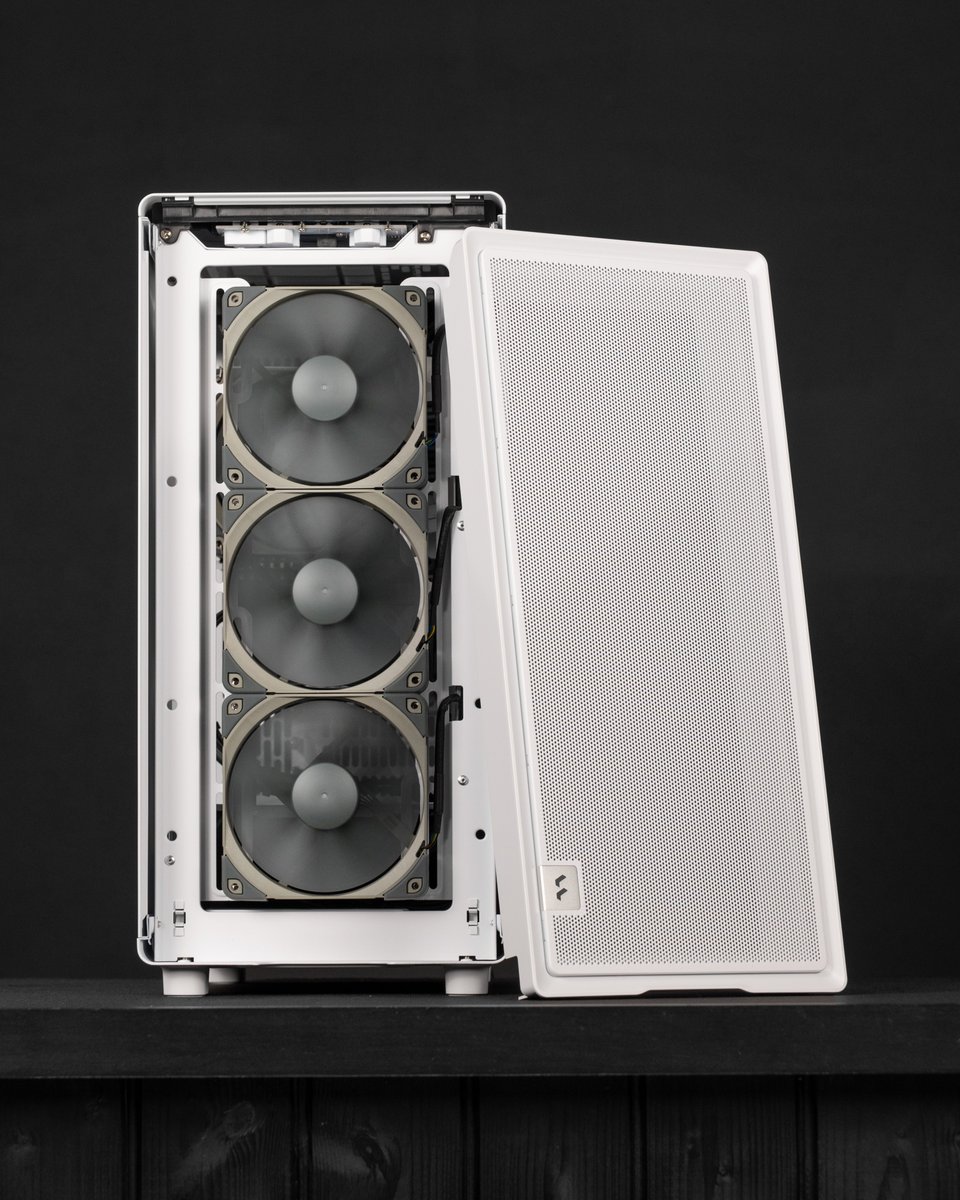 mr_matt_lee's tweet image. Quiet, Classy &amp;amp; Powerful 🩶 My latest Monochrome PC build in the Fractal Design Epoch hits different! Cooled by Noctua’s REDUX line and packing an RTX 5070 Ti, this one is ready to SLAY. Watch the build video here 👉 youtu.be/UQ-fiNoKnuU

@fractalofficial @Noctua_at #pcbuild