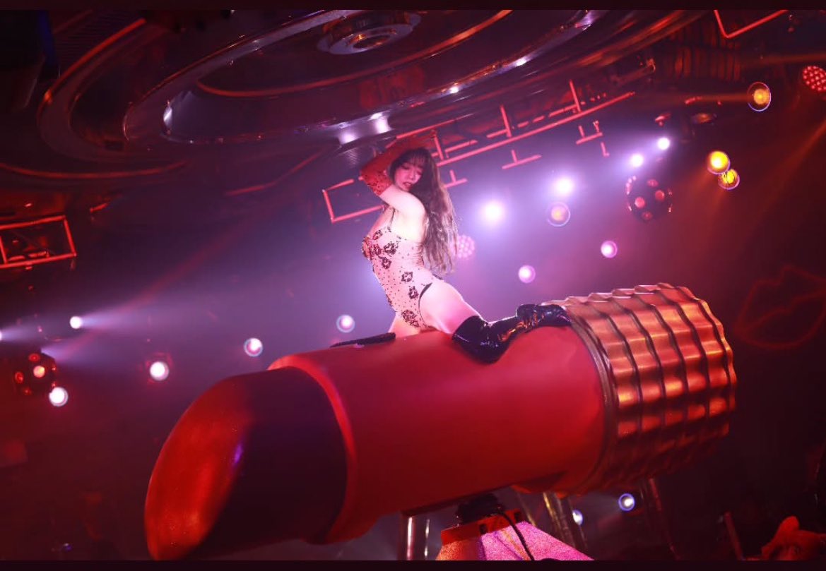 本日ちゅらさん6出演です🌺
1部黒女神🗽2部口紅👑頂いてます！
かなり久々の口紅👑で、ドキドキです🥺
見に来てくれる方いるかなぁ🤔
#ちゅらさん6 #沖縄行くならちゅらさん行っとけ