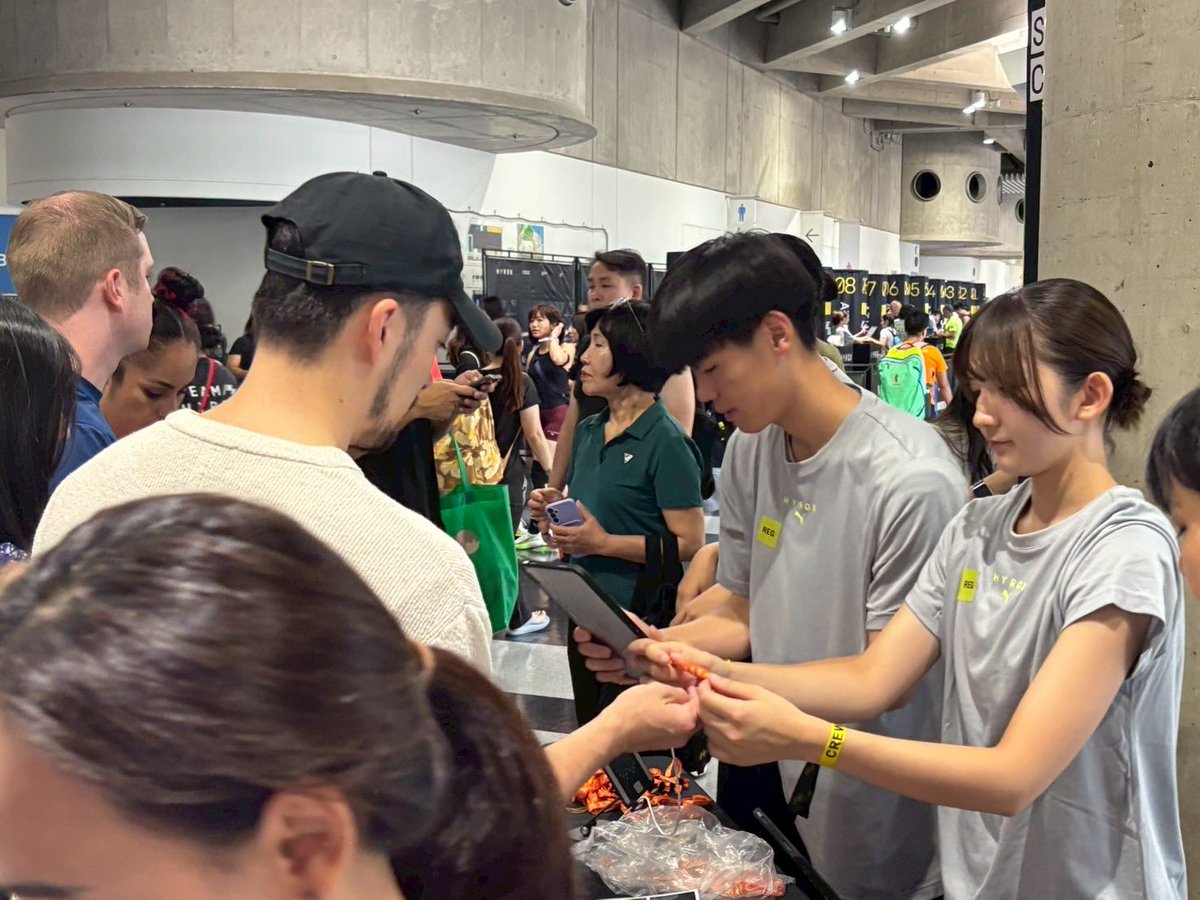 yokohama_rs's tweet image. HYROX YOKOHAMAの運営に
リゾスポ生が関わらせていただきました🙏✨
YouTuberや芸能人なども多数参加していた
本イベントをみなさんはご存知ですか？
知らない方はぜひ「HYROX」で検索を🔍

学校のことはこちら💁‍♀️ is.gd/o4AJca
#リゾスポ #HYROX #トレーナー