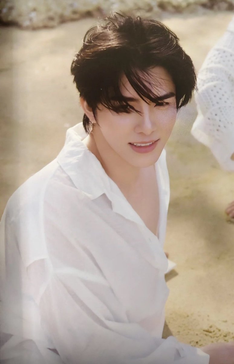 Looking like the prince of my childhood came to life. 
P'Boom was glowing in this picture.
So handsome. 
#RVW #BXXMRVW