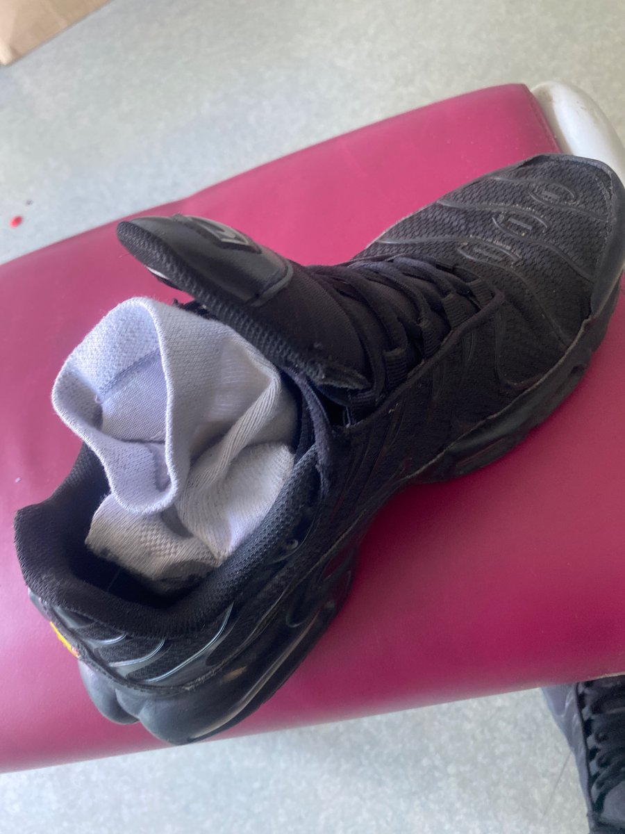 AyoubMRC93's tweet photo. Bnde de slp jtourne toute la journee dns ma cite vnez o pied nettoyer moi tt sa bnde de keh besoin dun massage aussi 😈😈 https://t.co/Zom7p0XIVM