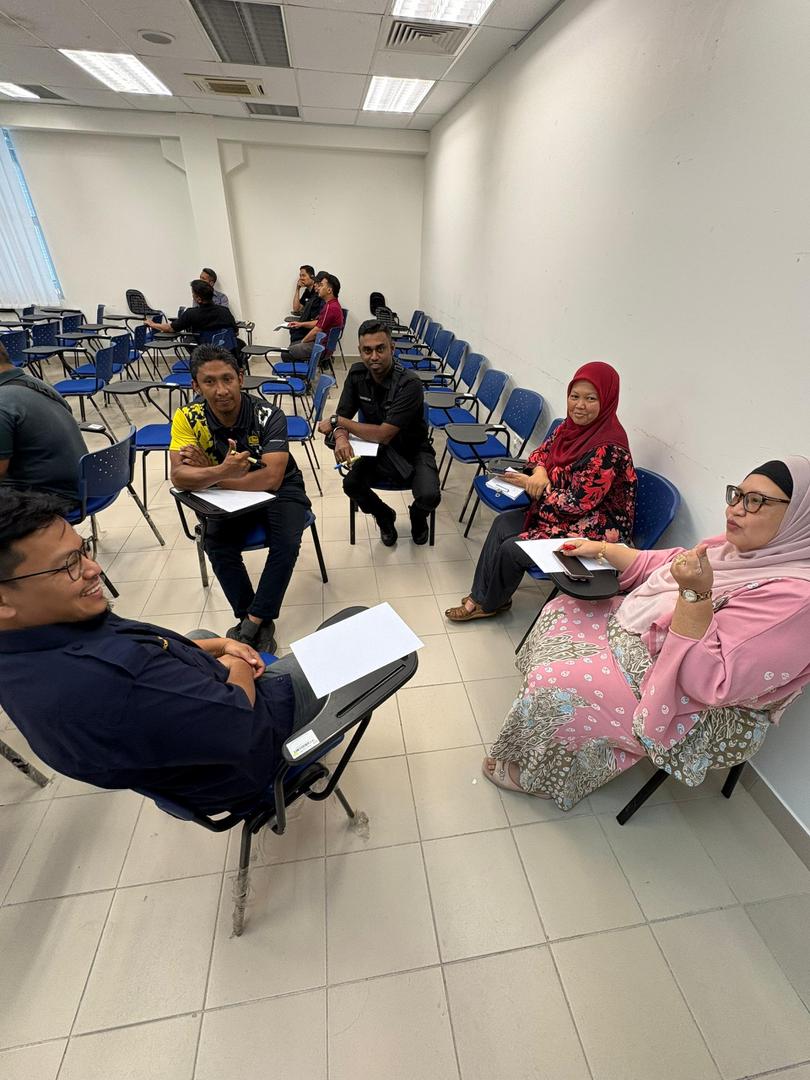 Kursus Asas Sistem Pengurusan Tenaga (SPT) anjuran JKR BPMek telah diadakan pada 14/8/2025 (Khamis) bertempat di Bilik Latihan Seksyen Bangunan.

Terima kasih diucapkan kepada Ir. Abdul Rahman diatas perkongsian ilmu.

 <a href="/IPJKR_Official/">JKR Malaysia Rasmi</a> <a href="/JKR_CKM/">JKR CAW. KEJ. MEKANIKAL</a>