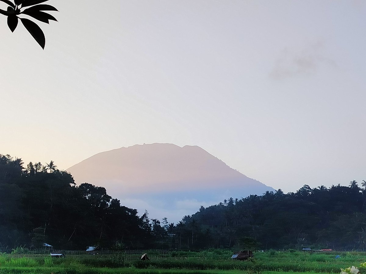 Summit ke gunung ini asik juga kayanya