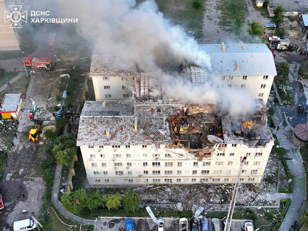 У Харкові російські вбивці обірвали життя цілої родини: мати, батько, 16 р син, 1,5 р донька та бабуся. Загалом в місті 7 загиблих

А ще Одеса, Суми, Донеччина.
росія воює не за «території». Вона воює проти життя.

«Хотят ли русские войны?..» Відповідь сьогодні бачить увесь світ.