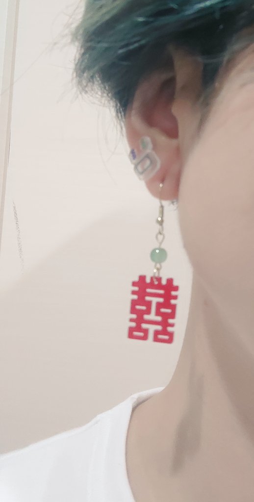 728cony's tweet photo. 昨日 #TaiwanPlus で買っためちゃくちゃキャワワなピアス見てくれよ
#珍品生活 #光と音のハオハオハオ #好好好 https://t.co/Sb2y4CMcZk