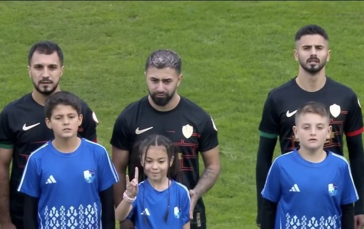 Sporinform's tweet photo. İstiklal Marşımızı okumayan terörist piçe "Bozkurt İşareti" yapan Erzurumsporlu Elif Berra'yı unutmadık! 🇹🇷 https://t.co/eyuQ8zK8zz