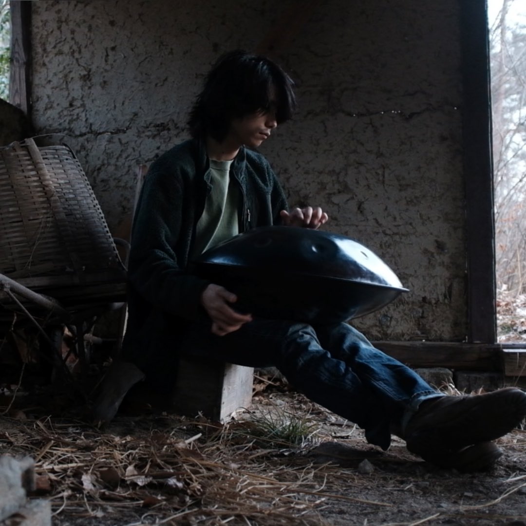 TokyoPantam2014's tweet photo. 【Tokyo Pantam House Vol.5】
- ハンドパンで遊ぶ会 -

————
📣ラインナップアーティスト第1弾📣

morphine
@morphinehandpan 

ハンドパン奏者/ハンドパン製作者(見習い)。千葉在住。
口琴をきっかけに倍音の世界にのめり込み、2020年に念願だったハンドパンを手に入れハンドパンに没頭。 https://t.co/kYCU7j2JYj