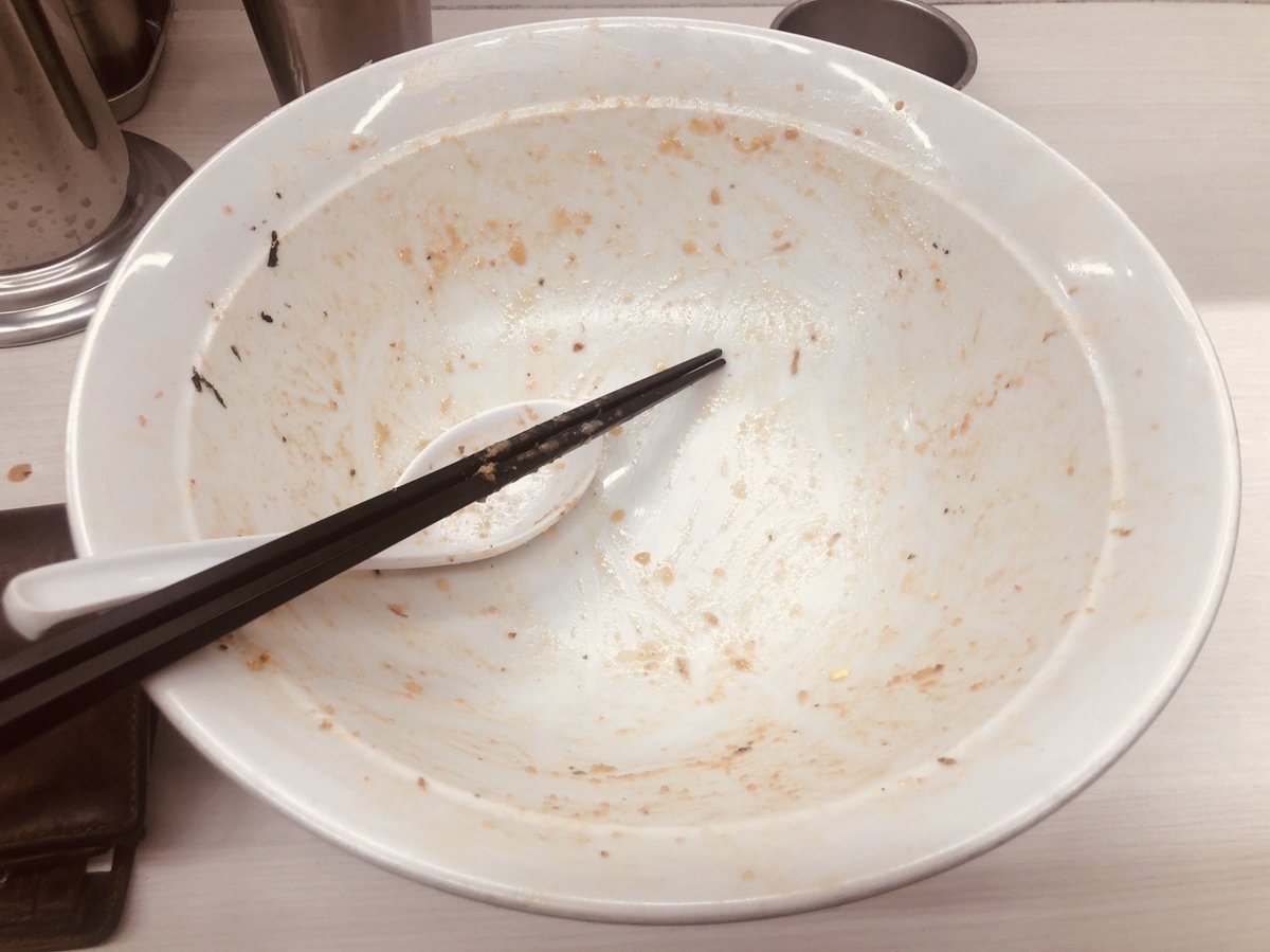 RAMEN.R長居本店
#ramen_r_nagai
#二郎系
明太バターまぜそば+豚増し
タレの濃さが凄く抜群で濃いめ醤油と明太子の相性がとても良かったです。
紫蘇がある意味良いアクセントです。
たいがさんの下からガッツリのフレーズに思わず突っ込んでしまった。
おい飯まで美味しくいただけました。