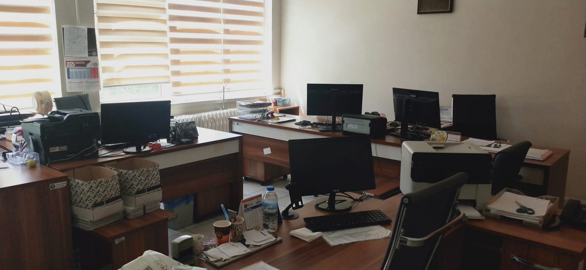 ercankurter's tweet photo. Üretimden gelen gücümüzü kullanarak bugün iş bırakıyoruz.
Gelirde adalet, ücrette denge istiyoruz.
18 Ağustos Pazartesi günü Ankara’da büyük miting yapıyoruz.
#MemurAnkaraYolunda 
#MemurAnadoluMeydanında https://t.co/ZAcjRiio16