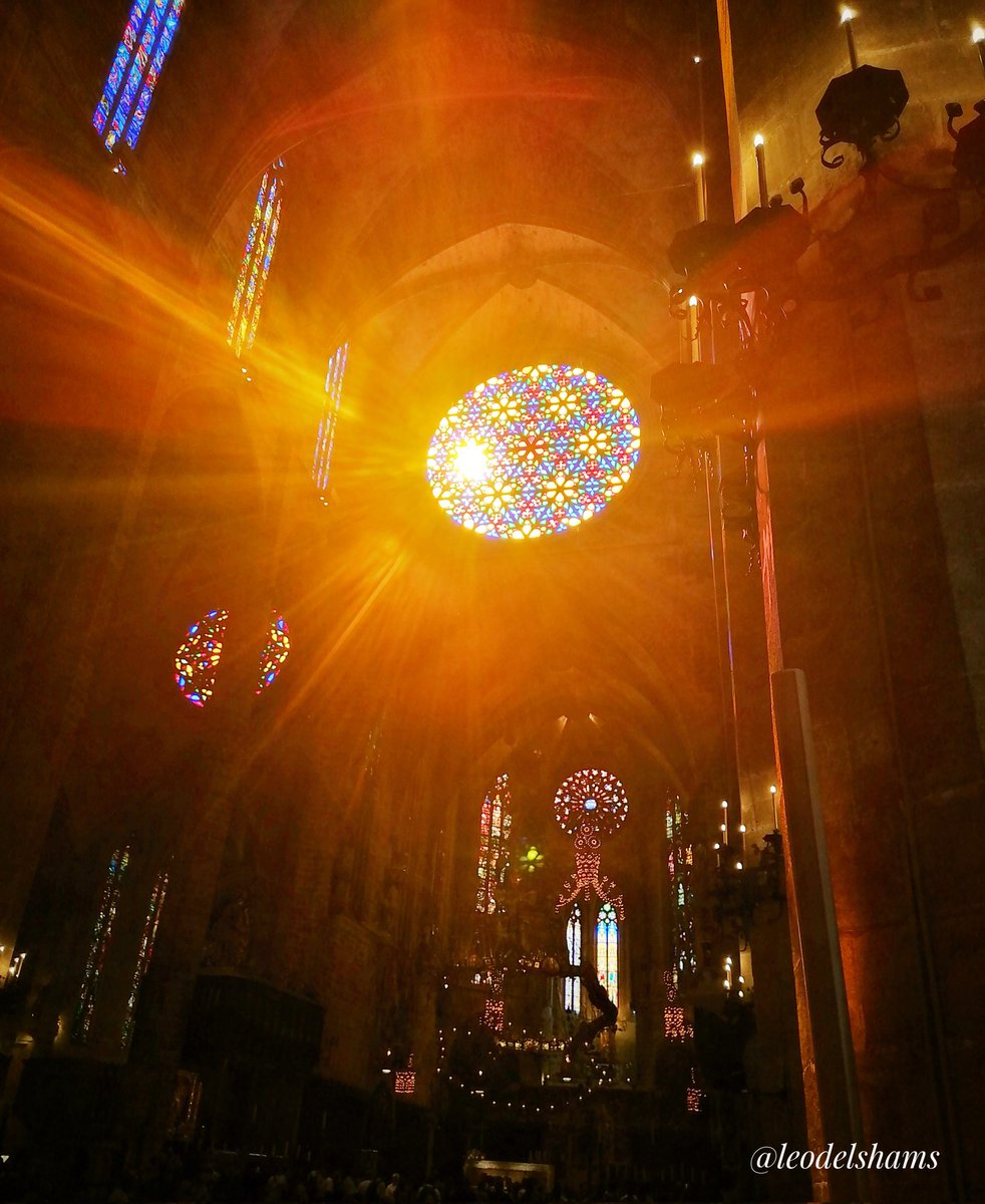 ldelshams's tweet photo. Catedral de Palma de Mallorca. Nau Central. Quan la llum entra pel Rosetó. #palmademallorca. #mallorca. #illademallorca. #roseto. #rosassa. #architecture. #arquitectura. #catedraldepalma. #llums. #totalmallorca. #turismedemallorca. #gòtic. #edificis. #buildings #shadows. #ombres https://t.co/T9CPUJGJYq