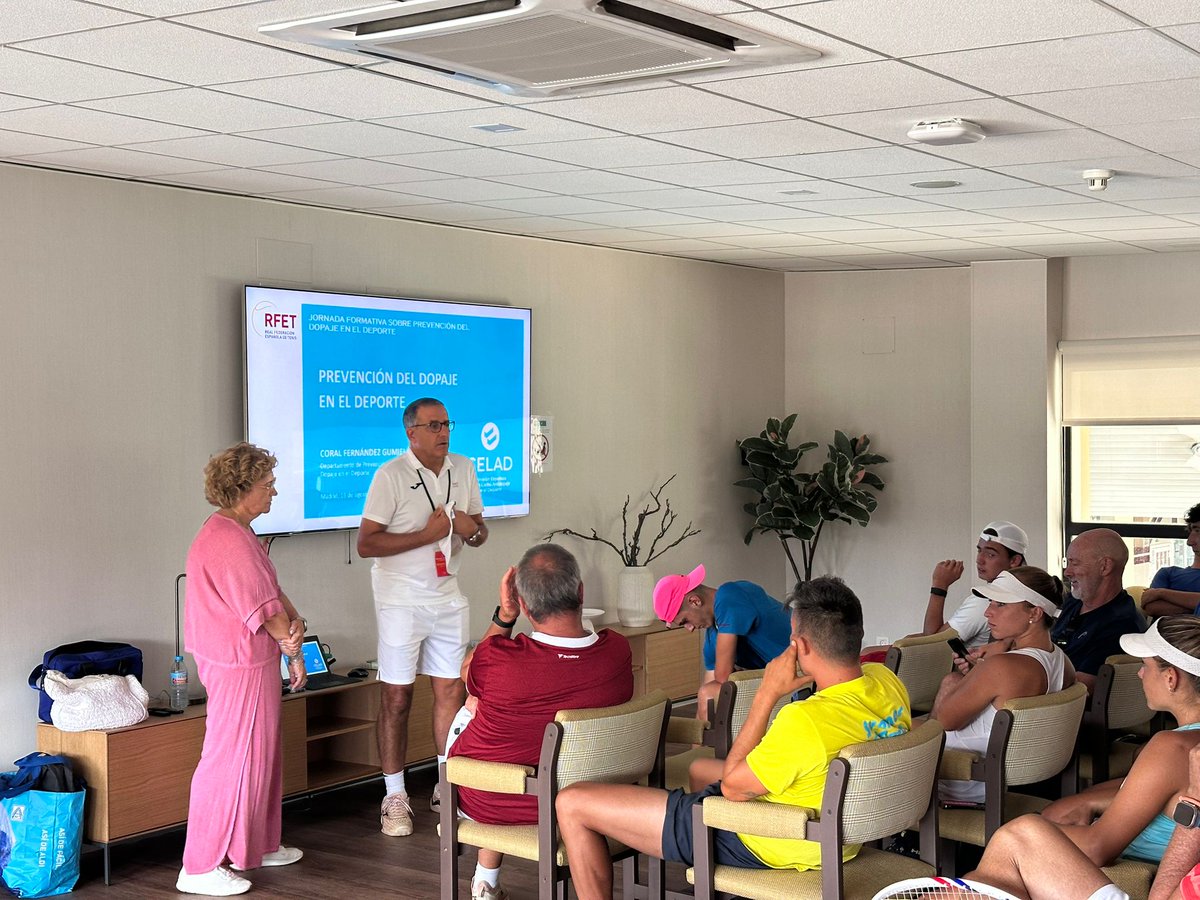 CELAD (@celad_esp) on Twitter photo 📢 El pasado miercoles estuvimos en el Campeonato de España Junior en Chamartín, formando a los jóvenes tenistas 🎾 de la <a href="/RFETenis/">Tenis España</a> en prevención del dopaje.
La formación en las primeras etapas es clave para un futuro deportivo limpio y seguro.
💪🏽 En el deporte, juega limpio. 📢 El pasado miercoles estuvimos en el Campeonato de España Junior en Chamartín, formando a los jóvenes tenistas 🎾 de la <a href="/RFETenis/">Tenis España</a> en prevención del dopaje.
La formación en las primeras etapas es clave para un futuro deportivo limpio y seguro.
💪🏽 En el deporte, juega limpio.