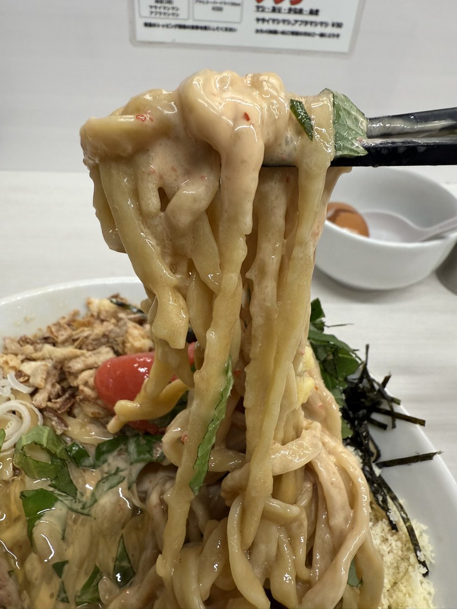 RAMEN.R長居店　明太バターまぜそば400豚増し生卵追い🍚🧄少　去年住之江で販売していて今回自家製麺で限定復刻😆食べるのは初😉濃厚な明太子の旨味風味に🧈の香りコクがクセになる😋各トッピングのアクセントも効いて自家製麺が美味い😋〆の追い🍚も美味い😋たいがさん美味しい一杯ごちそうさま😆