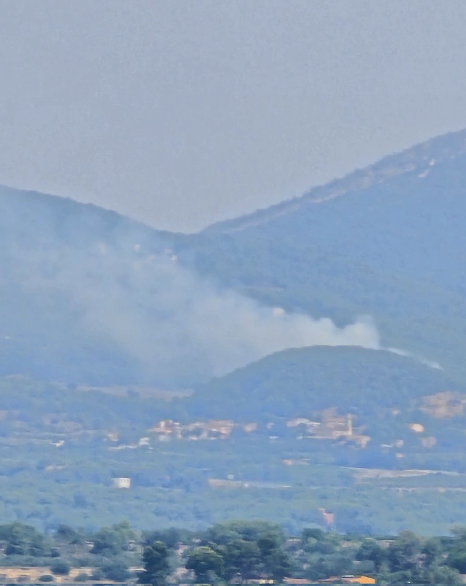 ATENCIÓ.

Incendi a Fontscaldes, a l'Alt Camp.

Tot el meu suport als bombers. Tant de bo erradiquin ràpidament les flames i no s'hagin de reportar danys físics contra les persones.