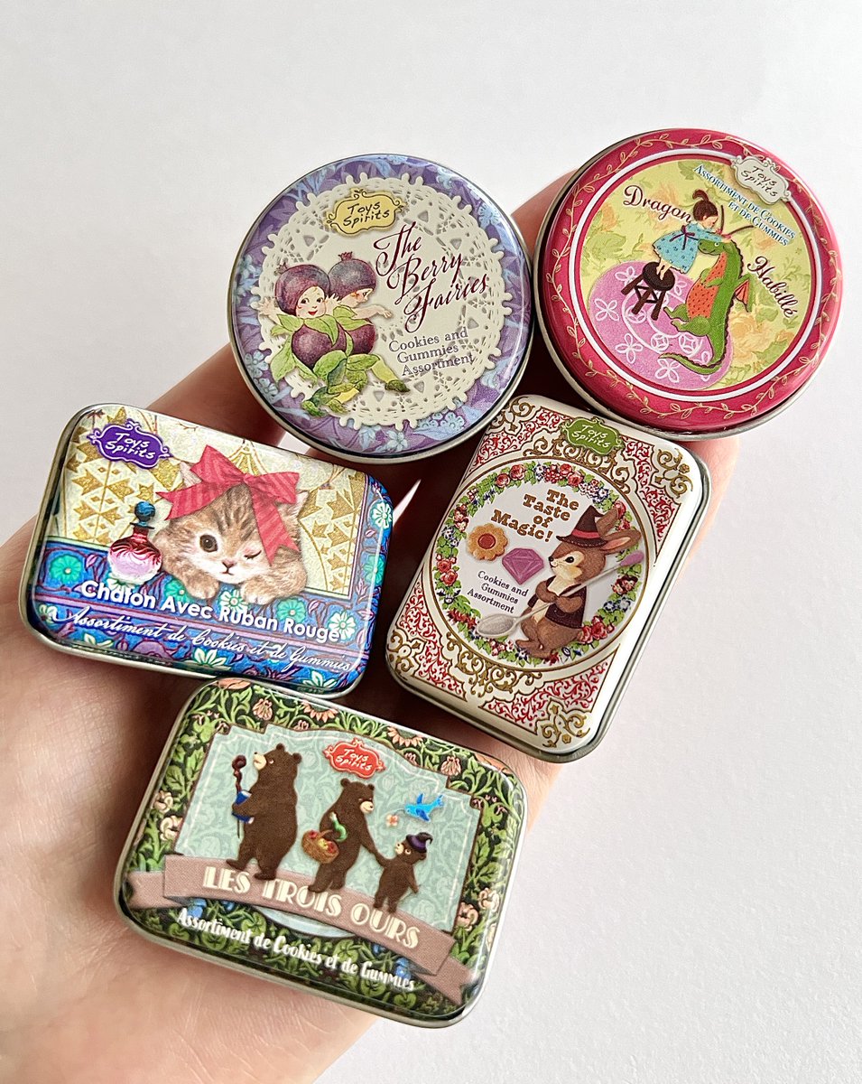 clipnotebook's tweet photo. 缶入りクッキー&amp;グミマスコット
魔法とお菓子の物語🪄

トイスピさんのミニチュア缶シリーズ
中身も1個ずつ取り出せる https://t.co/Sl97mSgtWl