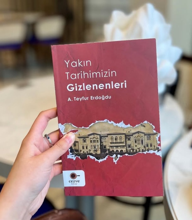 Cezve Çocuk (@cezvecocuk) on Twitter photo Yakın Tarihimizin Gizlenenleri ile geçmişe yeni bir bakış! 📜
Tarih, sadece anlatılanlarla değil, sorguladıklarımızla da anlam kazanır. Peki ya bize öğretilenler? Gerçek mi, yoksa çarpıtılmış birer hikâye mi?
<a href="/teyfur/">A. Teyfur Erdoğdu</a>
cezve.com.tr Yakın Tarihimizin Gizlenenleri ile geçmişe yeni bir bakış! 📜
Tarih, sadece anlatılanlarla değil, sorguladıklarımızla da anlam kazanır. Peki ya bize öğretilenler? Gerçek mi, yoksa çarpıtılmış birer hikâye mi?
<a href="/teyfur/">A. Teyfur Erdoğdu</a>
cezve.com.tr