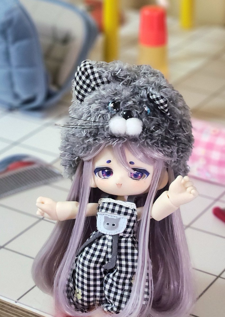 フワフワ虫虫ちゃんの御髪を整えてたよー！前髪だけ薄〜めた液体のりやってみた！緊張した！かわいい！