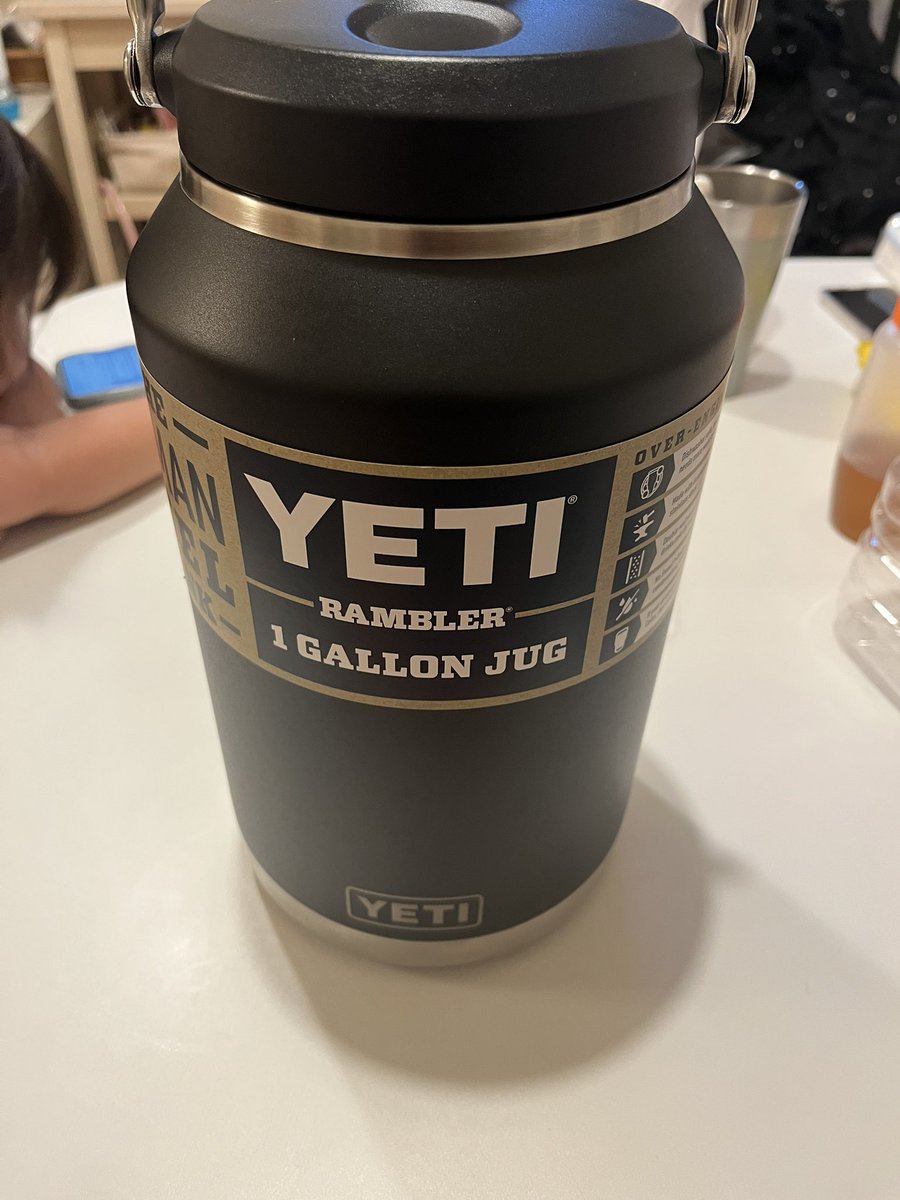 ワイルドワン行ったらYETIジャグ売ってて買ってしまった😁正規金額で帰るからお得な気がするが、、、
お盆休み無しで仕事頑張った自分のご褒美😆こないだセレス買ったけど、、、