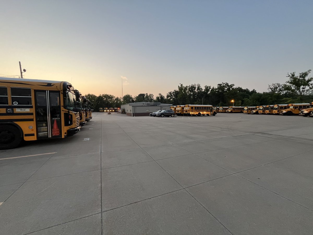 FZSDSUPT's tweet image. Our awesome transportation team is getting things up and running for day #1 #FZEquiptoexcel