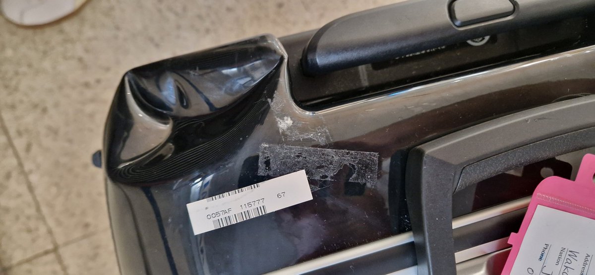 AlexDarkos's tweet photo. Good job @ANA_travel_info!!! Brand new suitcase literally ruined after a short domestic flight with you. Got a 5000JPY compensation. 1/3 the price of the suitcase. I call it THEFT!!!! Fly @JAL_Official_jp instead! https://t.co/QSX9ah2A9y