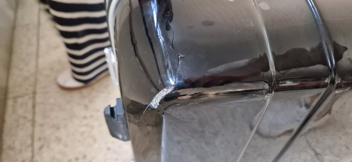 AlexDarkos's tweet photo. Good job @ANA_travel_info!!! Brand new suitcase literally ruined after a short domestic flight with you. Got a 5000JPY compensation. 1/3 the price of the suitcase. I call it THEFT!!!! Fly @JAL_Official_jp instead! https://t.co/QSX9ah2A9y