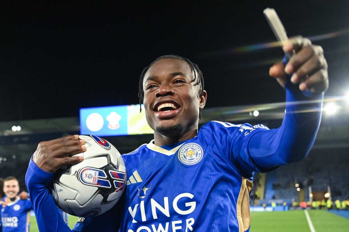 edu17burgos's tweet photo. EXC. El Leicester rechaza una oferta de 32M€ del Sunderland por Abdul Fatawu.

Los ‘Black Cats’ sondean el mercado en busca de un delantero. Volverán a por el jugador, pero el Leicester quiere quedárselo.

Uche, del Getafe, es otra de las opciones.

🤝@JacobsBen. https://t.co/KTPCbVGQcH