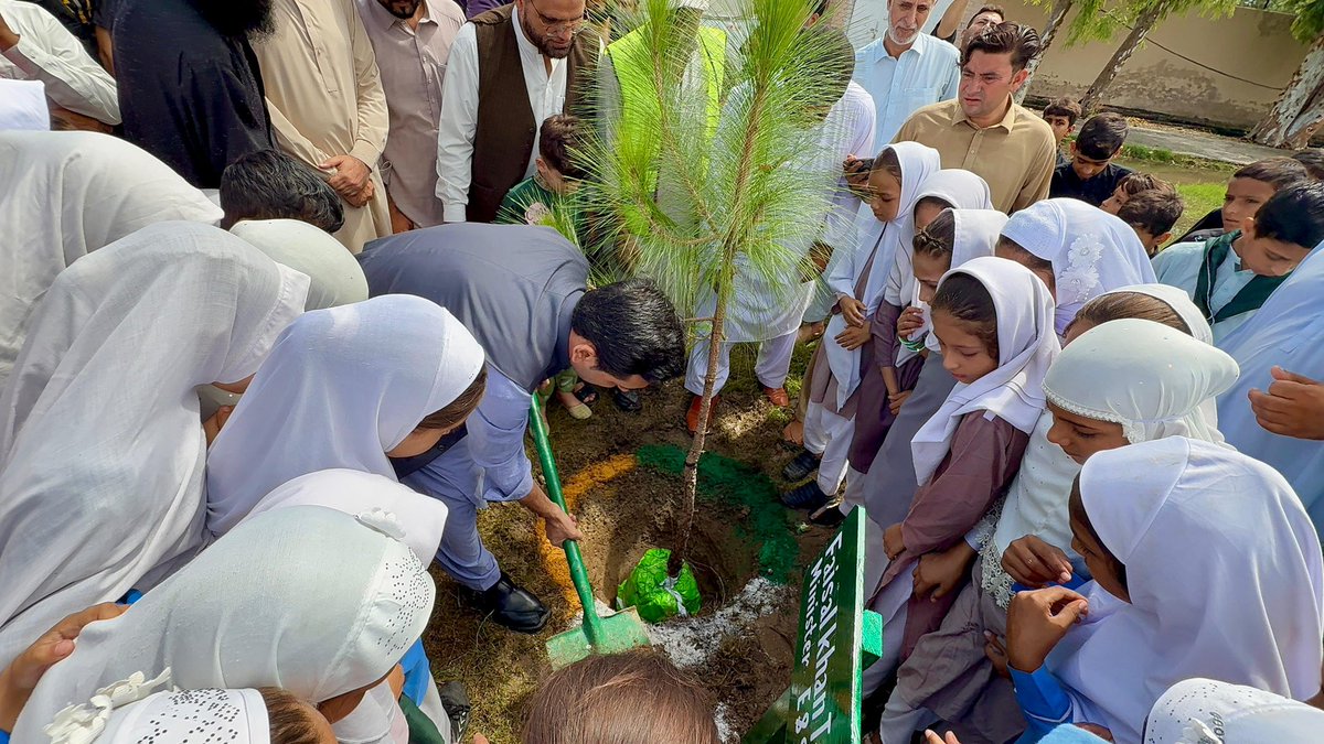 FaisalKTarakai's tweet photo. Imran Khan was the leader who first raised his voice on climate change and launched the Billion Tree campaign. Today, under the same vision, the Monsoon Plantation Drive continues in Khyber Pakhtunkhwa, a step towards a green and secure future.
#OneTreeOneLife #KPEducation #ClimateAction