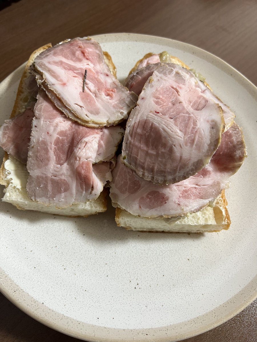 UNYOP1's tweet photo. サンドイッチにしようと思ったけどサンド出来なかった。 https://t.co/1SoQOU7vMW