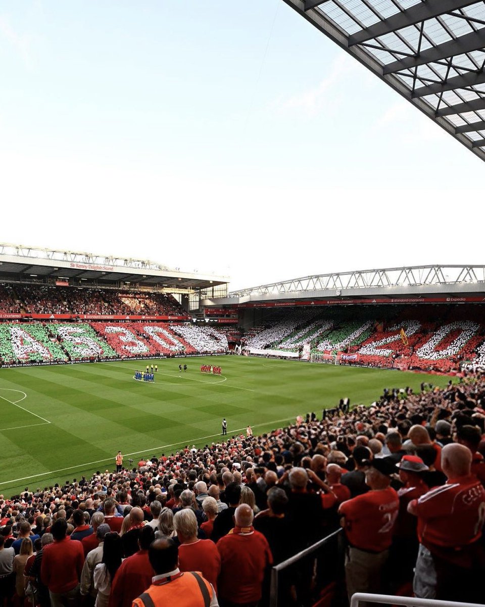 kennethdalglish's tweet image. Great to be back at Anfield this weekend. A very emotional start to the season with everyone coming together for a fitting tribute to Diogo Jota and André Silva. Best of luck to Arne and the lads for the rest of the campaign. YNWA ❤️