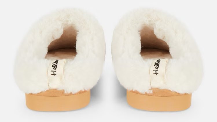 สาย HELLO KITTY ต้องมี cozy slippers 🍒🎀 ติดบ้านใส่แล้วนุ่มแถมความน่ารักเต็มสิบไม่มีหักค่า | มัดจำคู่ละ 300.-