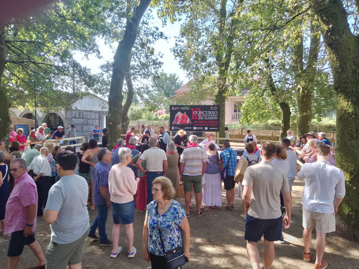 🐷🥳 A 59ª. edición da Festa-Feira do Xamón na Cañiza volveu a xuntar a milleiros de veciños e visitantes. Nesta celebración tan arraigada estiveron presentes os derivados da nosa raza, da man de Tres Fuciños. 👏☺️

#PorcoCelta #InfinitasElaboracións