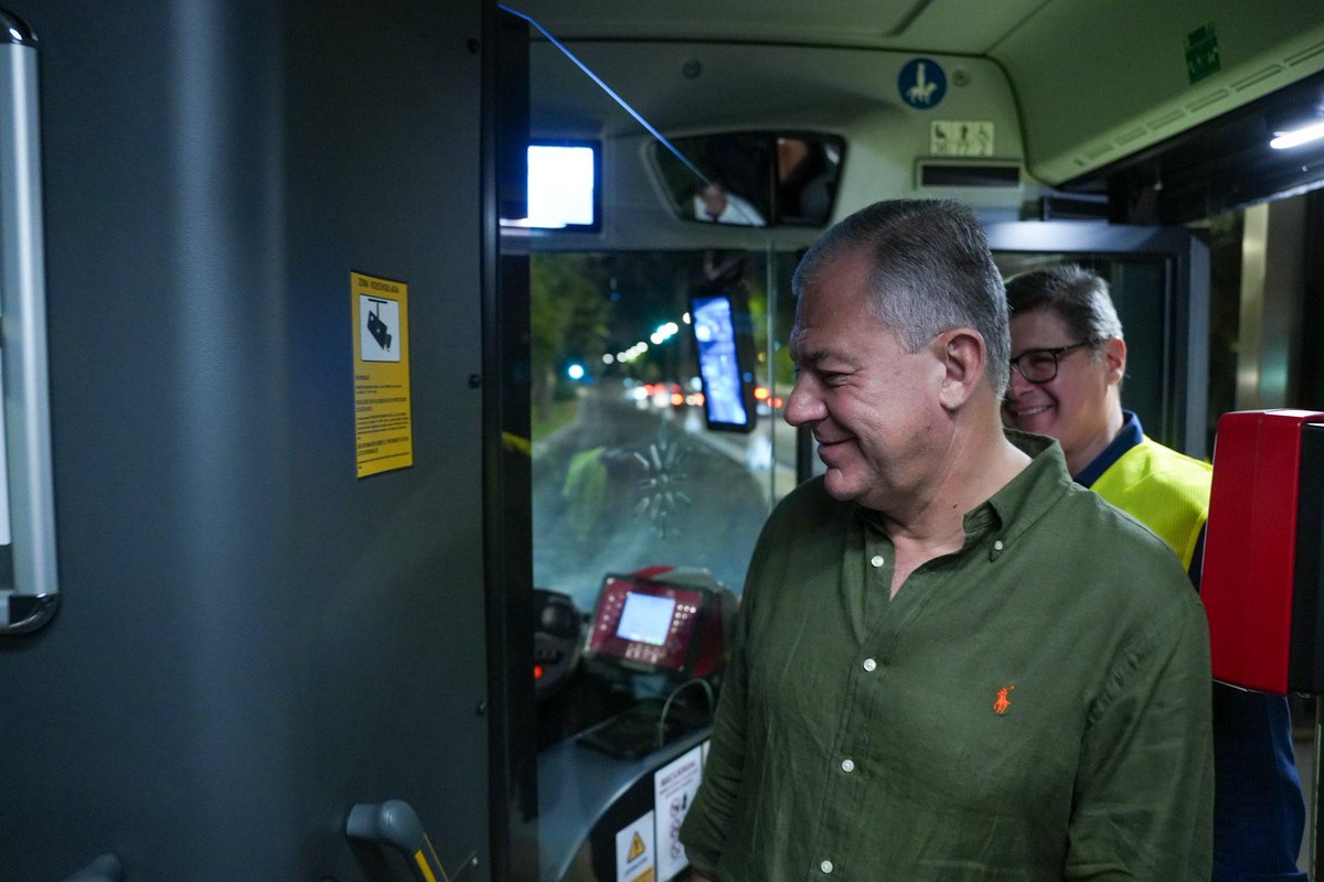 Seguimos trabajando para que antes de final de año llegue una nueva línea de Tussam que conecte Sevilla Este con el <a href="/HUVMacarena/">Hospital Virgen Macarena</a>, demanda histórica que que queremos solucionar y que ya está en estudio.

Y por supuesto, seguiremos solicitando la Línea 2 que merece este gran barrio