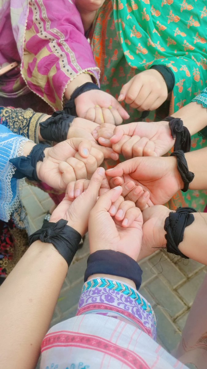 The government has reduced the pension percentage, which is why all government servants across the country are protesting by tying black ribbons as a symbol of their dissatisfaction.