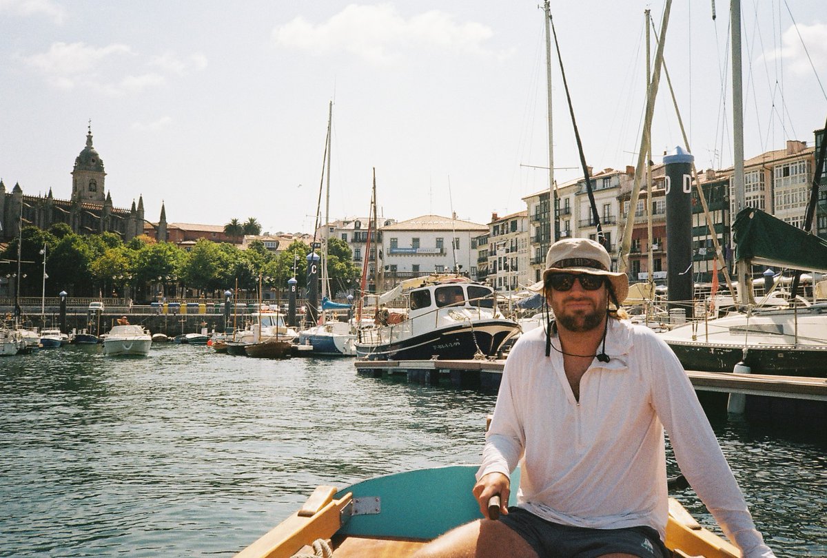 Fue un precioso día de verano navegando con mi amigo Javi.

📸 Nikon L35AF
🎞️ Kodak Gold 200 35mm