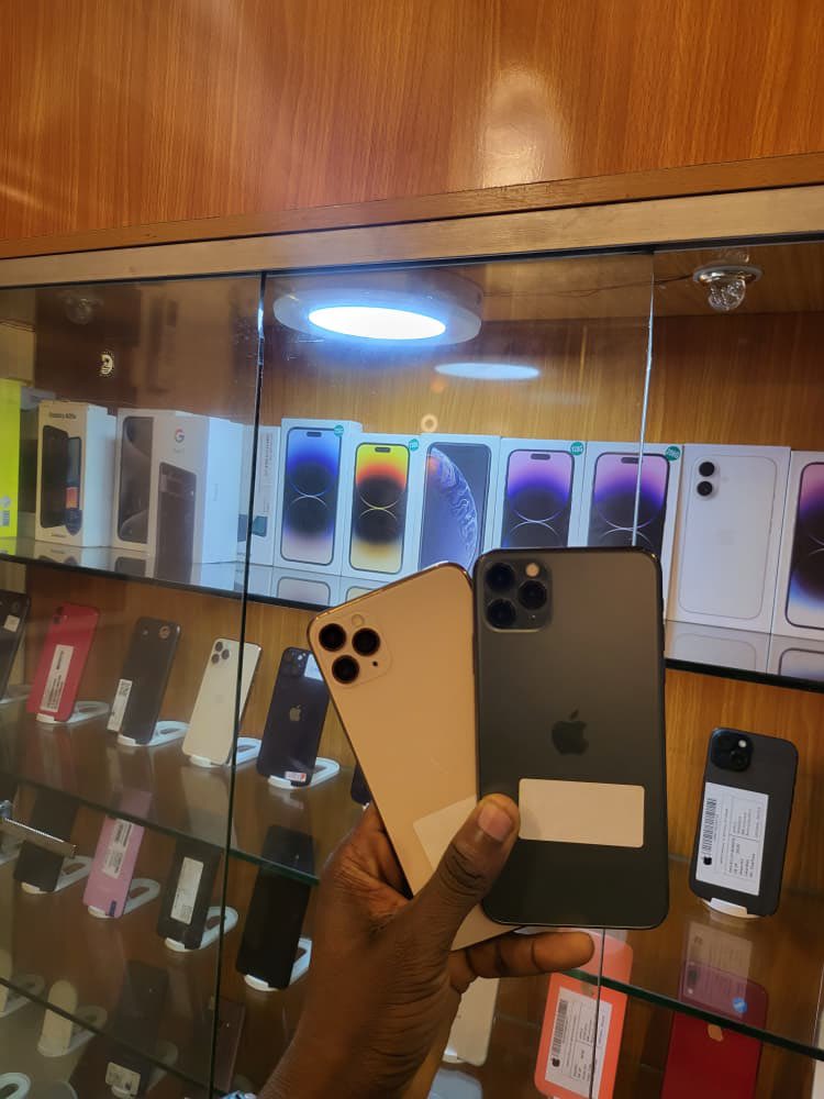 GeesGadgets's tweet image. 🇺🇸 iPhone 11 pro max 64GB Bh 87% 2piec #360,000